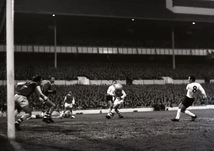 Framed Print : English League Cup Semi Final Second Leg match at White Hart Lane Framed Print : English League Cup Semi Final Second Leg match at White Hart Lane