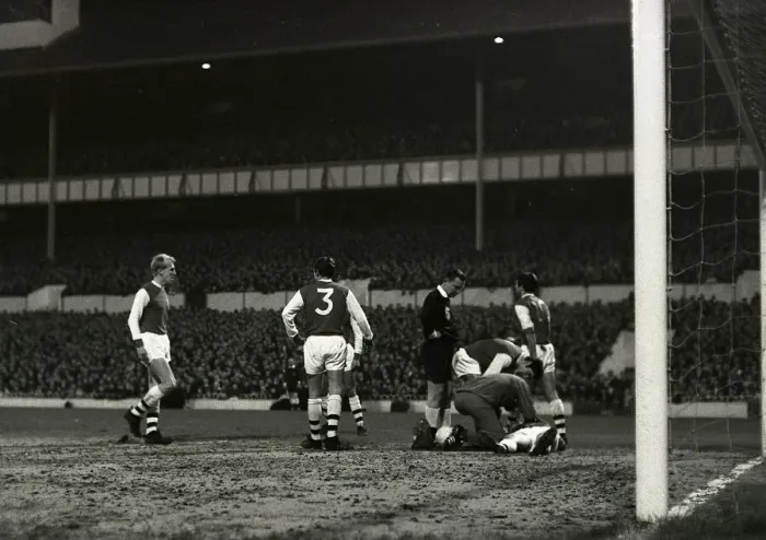 Framed Print : English League Cup Semi Final Second Leg match at White Hart Lane Framed Print : English League Cup Semi Final Second Leg match at White Hart Lane