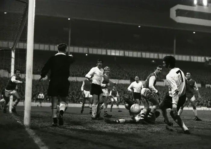 Framed Print : English League Cup Semi Final Second Leg match at White Hart Lane Framed Print : English League Cup Semi Final Second Leg match at White Hart Lane