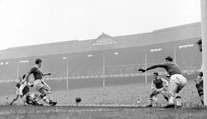 Framed Print : English League Division One match April 1959 Everton 4 v Arsenal 1 at Goodison Park Framed Print : English League Division One match April 1959 Everton 4 v Arsenal 1 at Goodison Park
