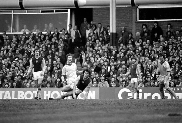 English League Division One match. Aston Villa 0 v Liverpool 3. January 1982 MF05-15-034