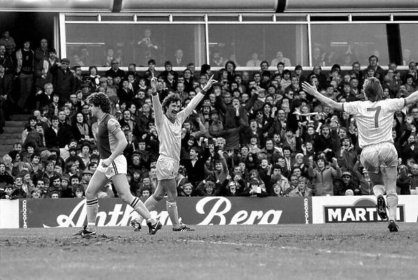 English League Division One match. Aston Villa 0 v Liverpool 3. January 1982 MF05-15-006