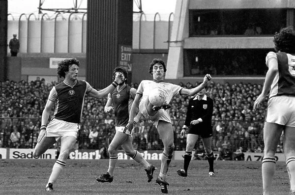 English League Division One match. Aston Villa 0 v Liverpool 3. January 1982 MF05-15-014