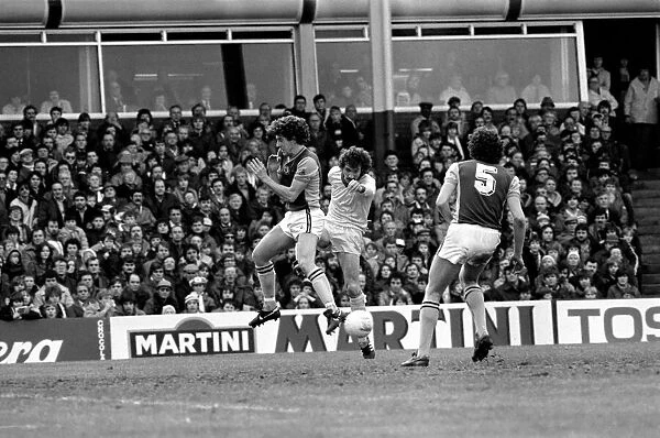 English League Division One match. Aston Villa 0 v Liverpool 3. January 1982 MF05-15-001