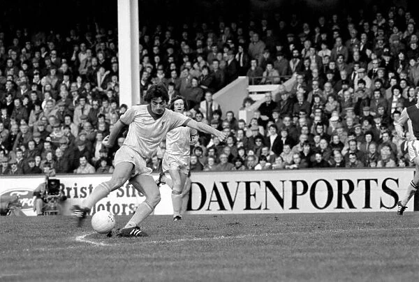 English League Division One match. Aston Villa 0 v Liverpool 3. January 1982 MF05-15-012