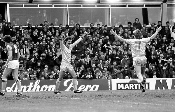 English League Division One match. Aston Villa 0 v Liverpool 3. January 1982 MF05-15-007