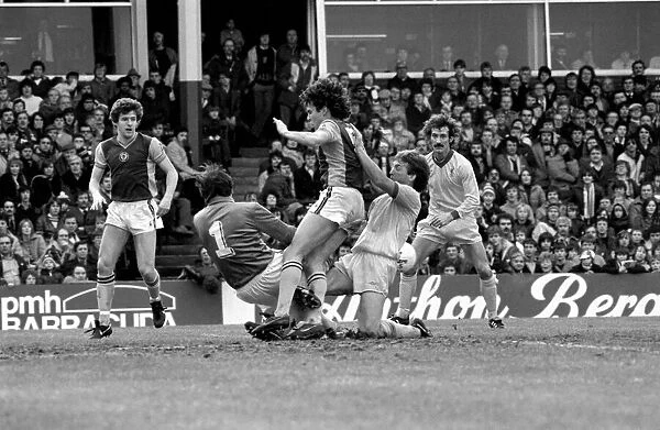 English League Division One match. Aston Villa 0 v Liverpool 3. January 1982 MF05-15-003