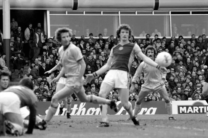 Framed Print : English League Division One match. Aston Villa 0 v Liverpool 3. January 1982 MF05-15-016 Framed Print : English League Division One match. Aston Villa 0 v Liverpool 3. January 1982 MF05-15-016