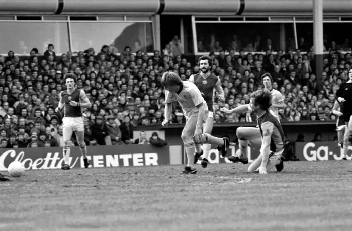 Framed Print : English League Division One match. Aston Villa 0 v Liverpool 3. January 1982 MF05-15-018 Framed Print : English League Division One match. Aston Villa 0 v Liverpool 3. January 1982 MF05-15-018