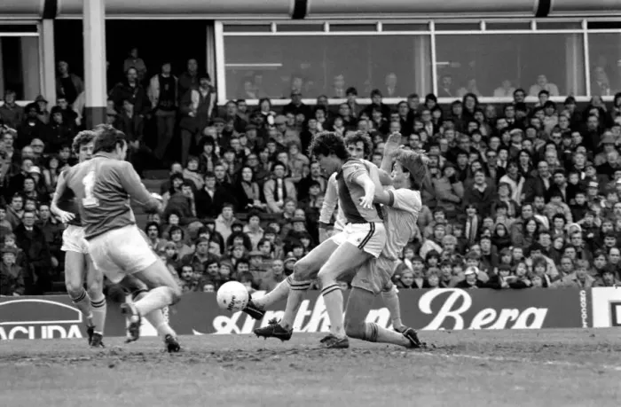 Framed Print : English League Division One match. Aston Villa 0 v Liverpool 3. January 1982 MF05-15-002 Framed Print : English League Division One match. Aston Villa 0 v Liverpool 3. January 1982 MF05-15-002