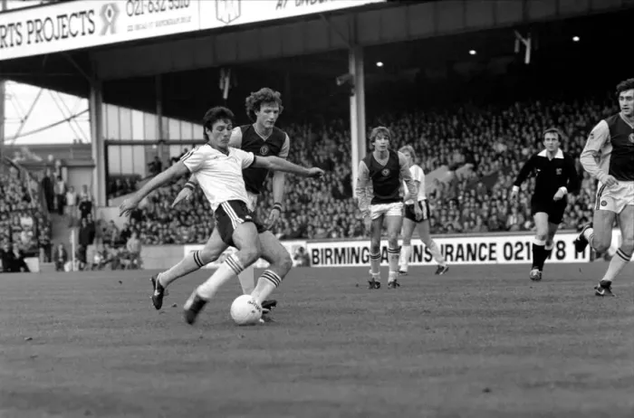 Framed Print : English League Division One match. Aston Villa 2 v Manchester United 1