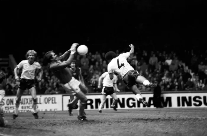 Framed Print : English League Division One match. Aston Villa 2 v Manchester United 1 Framed Print : English League Division One match. Aston Villa 2 v Manchester United 1