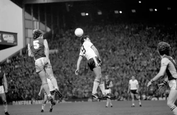Framed Print : English League Division One match. Aston Villa 2 v Manchester United 1