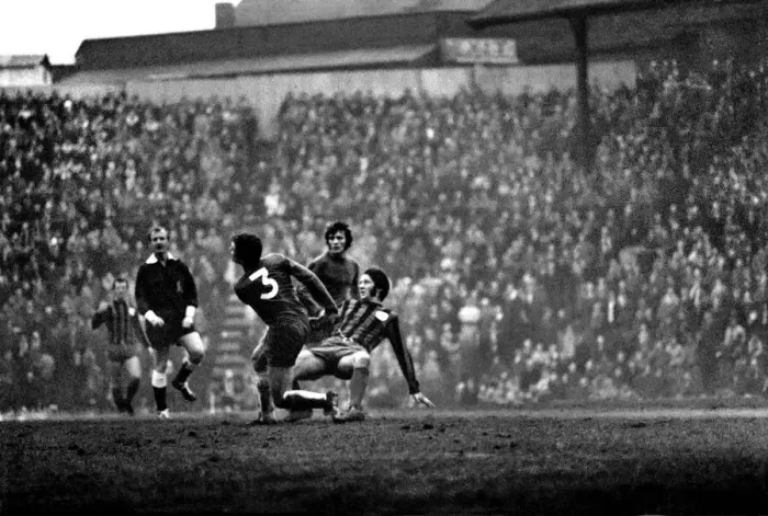 Framed Print : English League Division Two match Birmingham City 2 v Huddersfield 2 Framed Print : English League Division Two match Birmingham City 2 v Huddersfield 2
