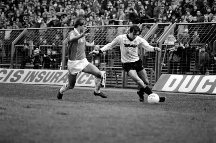 Framed Print : English League Division One match Birmingham City 2 v Manchester City 2 Framed Print : English League Division One match Birmingham City 2 v Manchester City 2