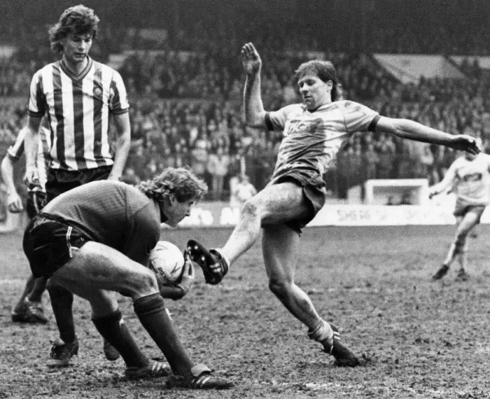 Framed Print : English League Division Two match at Bramall Lane Sheffield United 2 v Leeds United