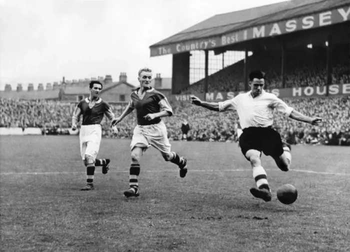 Framed Print : English League Division One match Burnley 0 v Arsenal 1 Framed Print : English League Division One match Burnley 0 v Arsenal 1