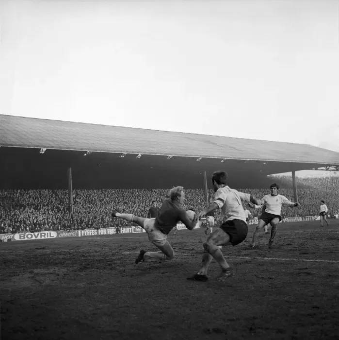 Framed Print : English League Division One match. Burnley v. Liverpool Framed Print : English League Division One match. Burnley v. Liverpool