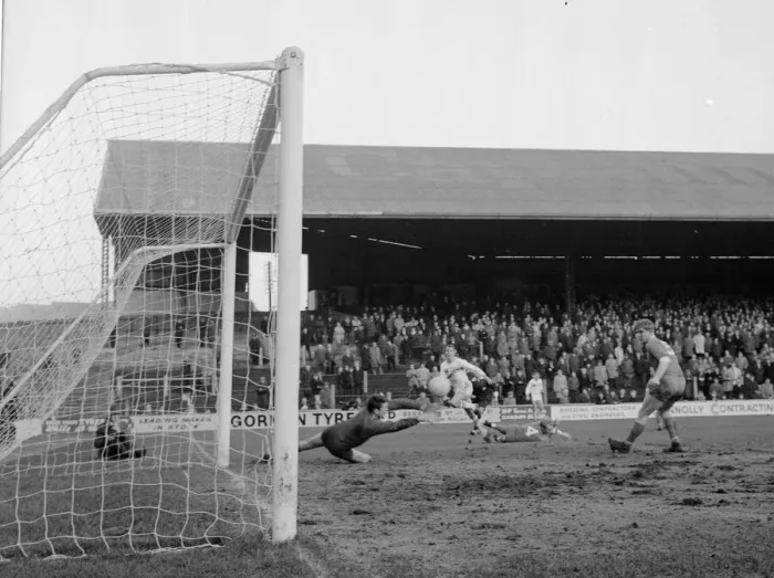 Framed Print : English League Division Two match. Cardiff City 5 v Plymouth Argyle 1 Framed Print : English League Division Two match. Cardiff City 5 v Plymouth Argyle 1
