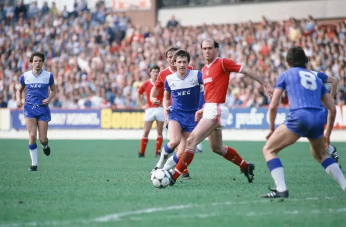 Framed Print : English League Division One match at the City Ground. Nottingham Forest 0 v Everton