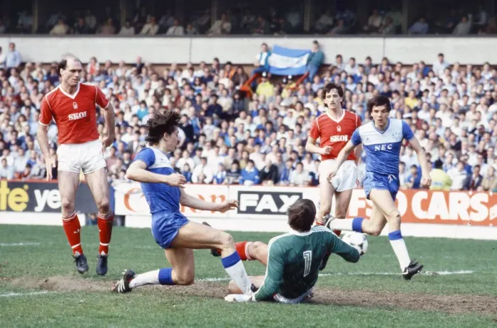 Framed Print : English League Division One match at the City Ground. Nottingham Forest 0 v Everton Framed Print : English League Division One match at the City Ground. Nottingham Forest 0 v Everton
