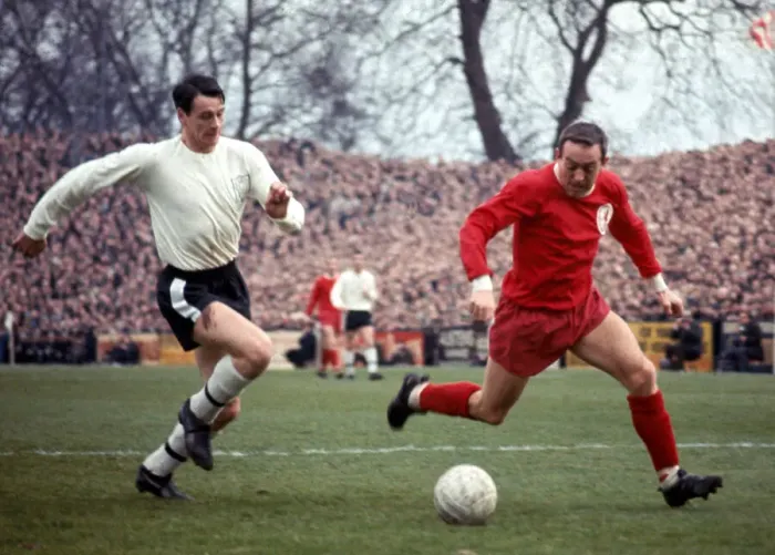 Framed Print : English League Division One match at Craven Cottage Fulham 2 v Liverpool 2 Framed Print : English League Division One match at Craven Cottage Fulham 2 v Liverpool 2