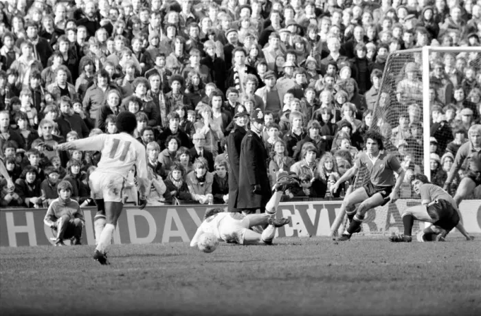 Framed Print : English League Division One match. Crystal Palace 0 v Manchester United 2