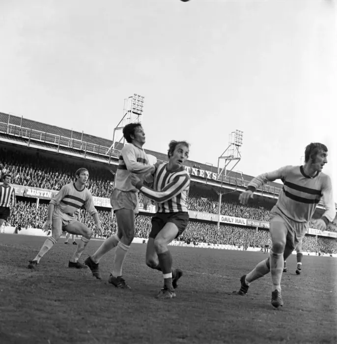 Framed Print : English League Division One match at The Dell Southampton 1 v West Ham United 1