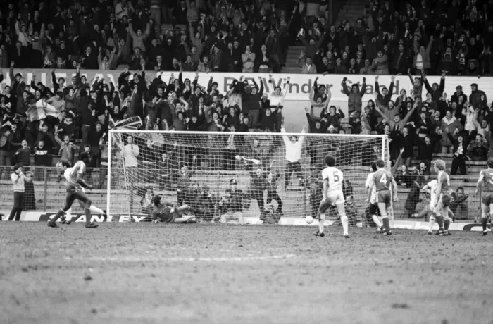 Framed Print : English League Division One match at Elland Road. Leeds United 1 v Nottingham Forest 1 Framed Print : English League Division One match at Elland Road. Leeds United 1 v Nottingham Forest 1
