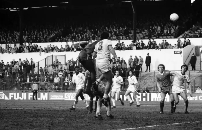 Framed Print : English League Division One match at Elland Road. Leeds United 1 v Nottingham Forest 1 Framed Print : English League Division One match at Elland Road. Leeds United 1 v Nottingham Forest 1