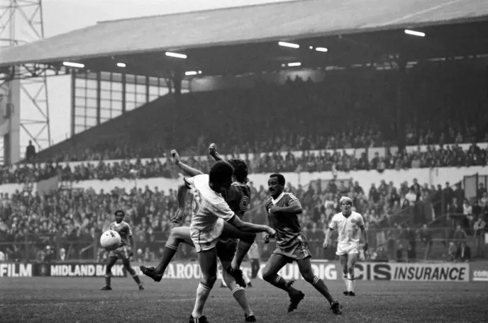 Framed Print : English League Division One match at Elland Road. Leeds United 1 v Notts County 0 Framed Print : English League Division One match at Elland Road. Leeds United 1 v Notts County 0