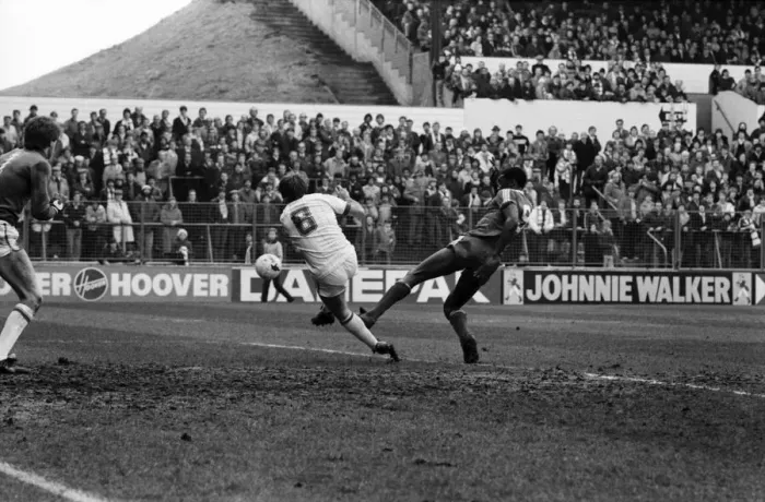 Framed Print : English League Division One match at Elland Road. Leeds United 1 v Nottingham Forest 1