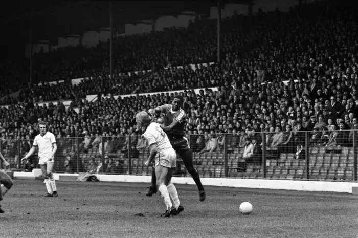 Framed Print : English League Division One match at Elland Road. Leeds United 1 v Nottingham Forest 1 Framed Print : English League Division One match at Elland Road. Leeds United 1 v Nottingham Forest 1
