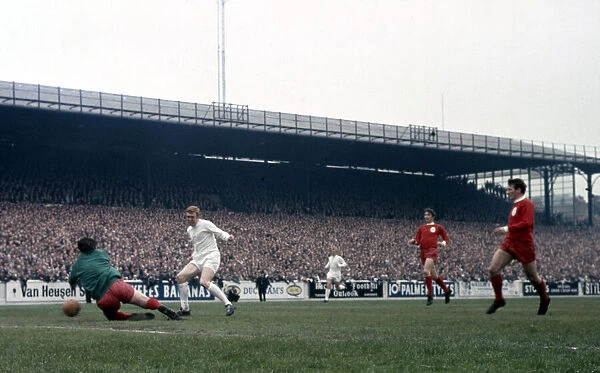 English League Division One match at Elland Road Leeds United v Liverpool