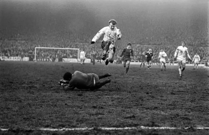 Framed Print : English League Division One match at Elland Road Leeds United 1 v Liverpool 1 Framed Print : English League Division One match at Elland Road Leeds United 1 v Liverpool 1