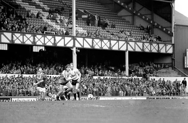 English League Division One match. Everton 1 v Ipswich Town 1. May 1983 MF11-28-126