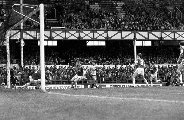 English League Division One match. Everton 1 v Ipswich Town 1. May 1983 MF11-28-090