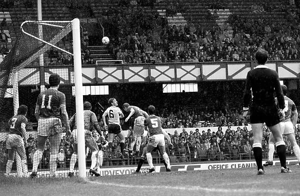 English League Division One match. Everton 1 v Ipswich Town 1. May 1983 MF11-28-089