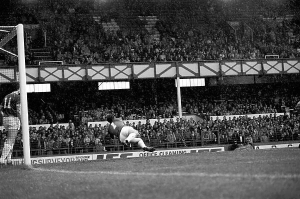 English League Division One match. Everton 1 v Ipswich Town 1. May 1983 MF11-28-093