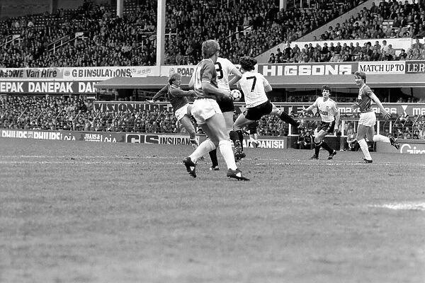 English League Division One match. Everton 1 v Ipswich Town 1. May 1983 MF11-28-044