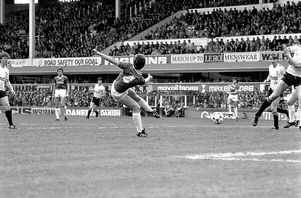 English League Division One match. Everton 1 v Ipswich Town 1. May 1983 MF11-28-026