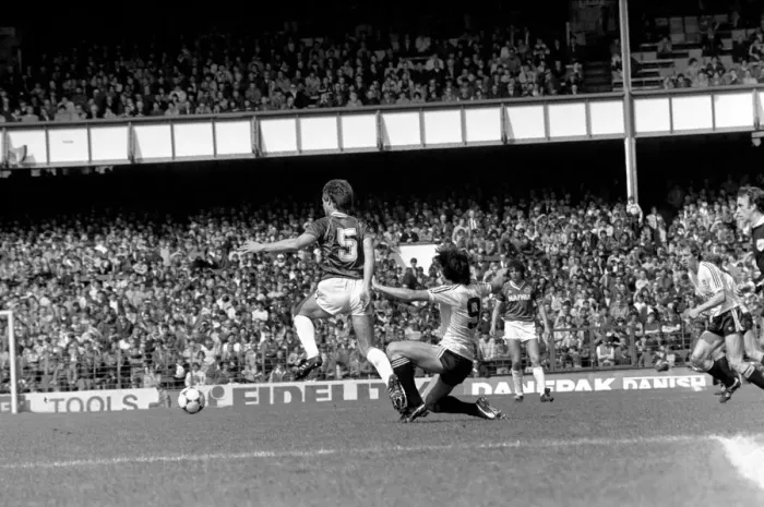 Framed Print : English League Division One match. Everton 1 v Ipswich Town 1. May 1983 MF11-28-122 Framed Print : English League Division One match. Everton 1 v Ipswich Town 1. May 1983 MF11-28-122