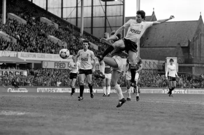 Framed Print : English League Division One match. Everton 1 v Ipswich Town 1. May 1983 MF11-28-004