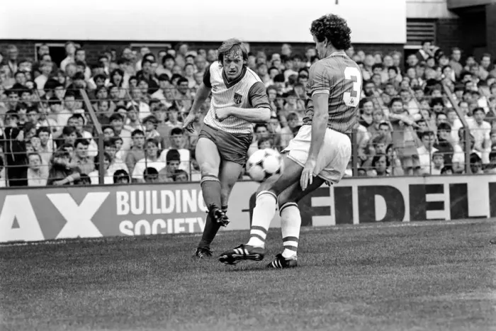 Framed Print : English League Division One match Everton 1 v Stoke City 0 August 1983 Framed Print : English League Division One match Everton 1 v Stoke City 0 August 1983