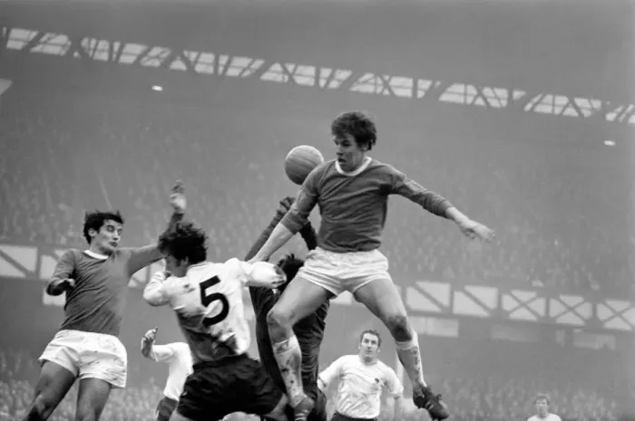 Framed Print : English League Division One match. Everton v. Derby. Joe Royle leaps above Derby keeper Framed Print : English League Division One match. Everton v. Derby. Joe Royle leaps above Derby keeper