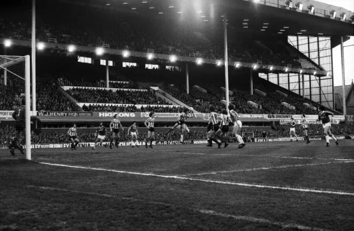 Framed Print : English League Division One match at Goodison Park. Everton 0 v Stoke City 0 Framed Print : English League Division One match at Goodison Park. Everton 0 v Stoke City 0