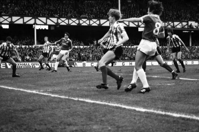 Framed Print : English League Division One match at Goodison Park. Everton 0 v Stoke City 0 Framed Print : English League Division One match at Goodison Park. Everton 0 v Stoke City 0