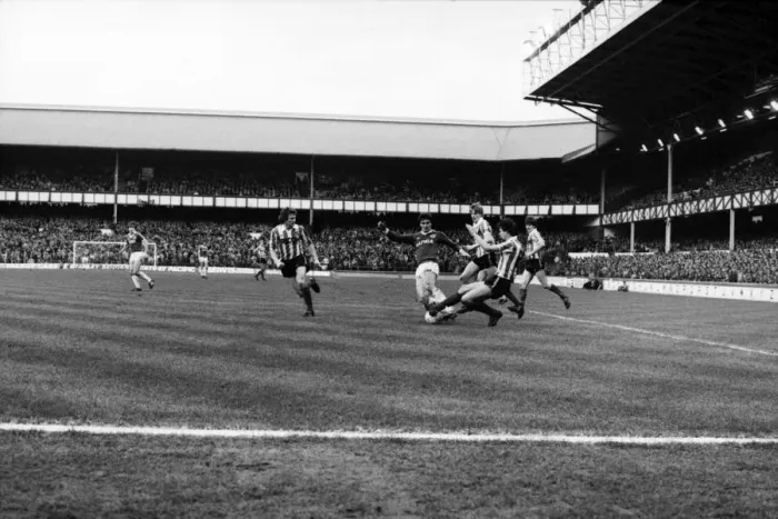 Framed Print : English League Division One match at Goodison Park. Everton 0 v Stoke City 0 Framed Print : English League Division One match at Goodison Park. Everton 0 v Stoke City 0