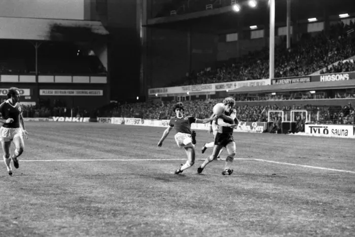 Framed Print : English League Division One match at Goodison Park. Everton 2 v Aston Villa 0 Framed Print : English League Division One match at Goodison Park. Everton 2 v Aston Villa 0