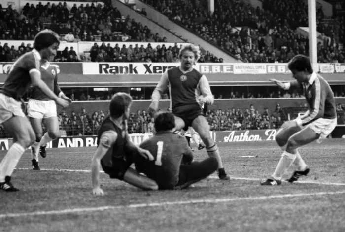 Framed Print : English League Division One match at Goodison Park. Everton 2 v Aston Villa 0 Framed Print : English League Division One match at Goodison Park. Everton 2 v Aston Villa 0